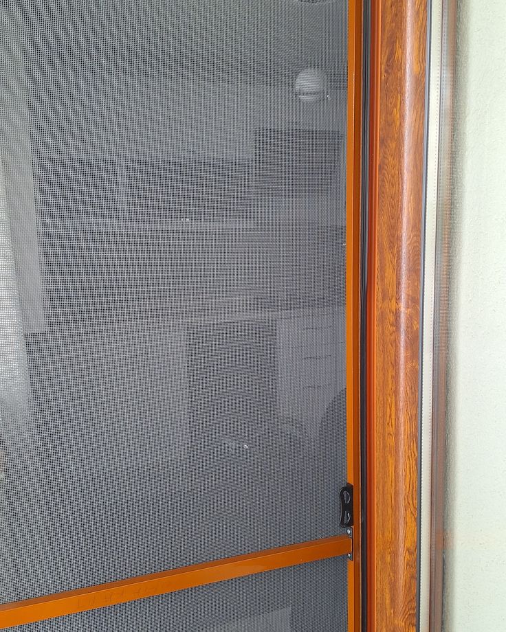 Pencere sinekliği kedi güvenlik sistemi